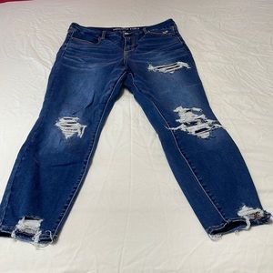 AMERICAN EAGLE CURVY HIGH-RISE JEGGING